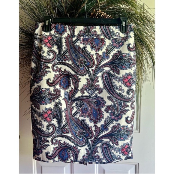 Ann Taylor skirt size 10 paisley print - Picture 10 of 14